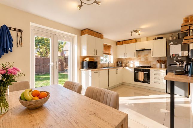 19, Loughborough Drive., Milton Keynes photo 3