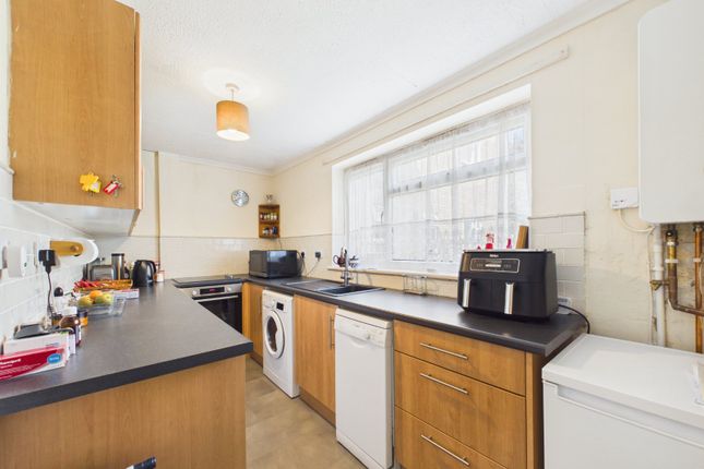 7, Moor Close, Sandhurst photo 3