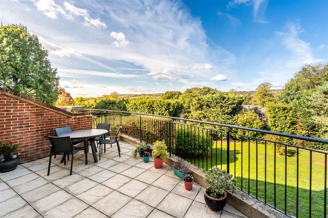 12, West Hill Place, Oxted photo 2