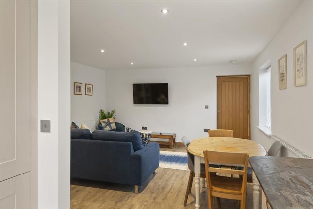 Flat 3 Kitchen Lounge.Jpg
