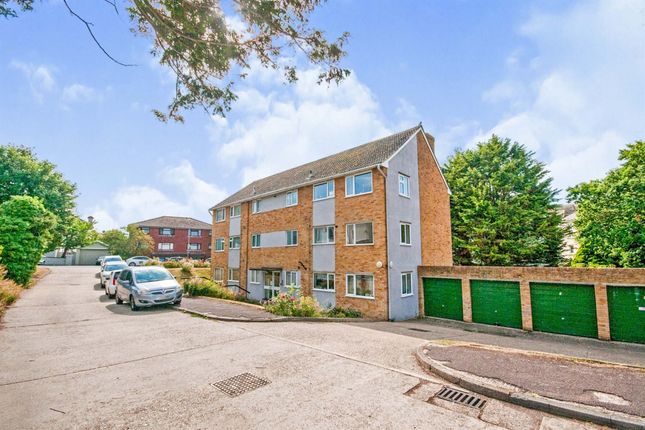 Flat for sale in St. Helens Court, St. Helens Park Road, Hastings