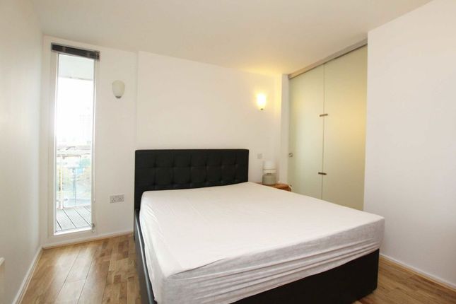 Flat 11, Lumina Building, 29, Prestons Road, London photo 5