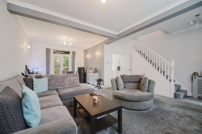 61, The Vale, Hounslow photo 2