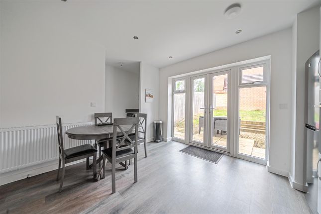 24, Acre Rise, Chippenham photo 3