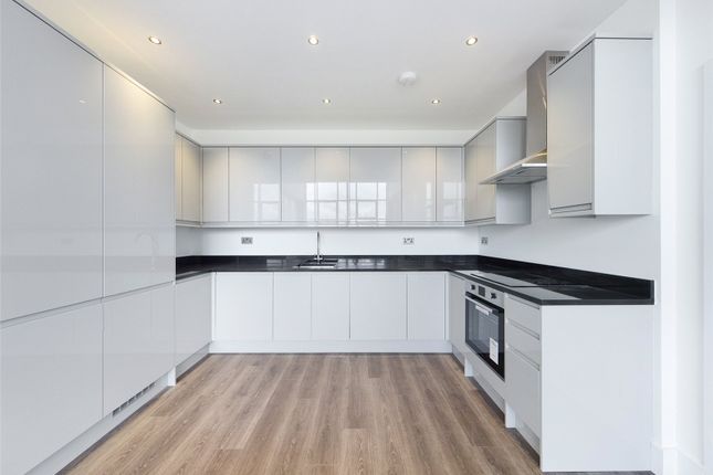 Flat 10, Howard House,, The Runway, South Ruislip photo 2