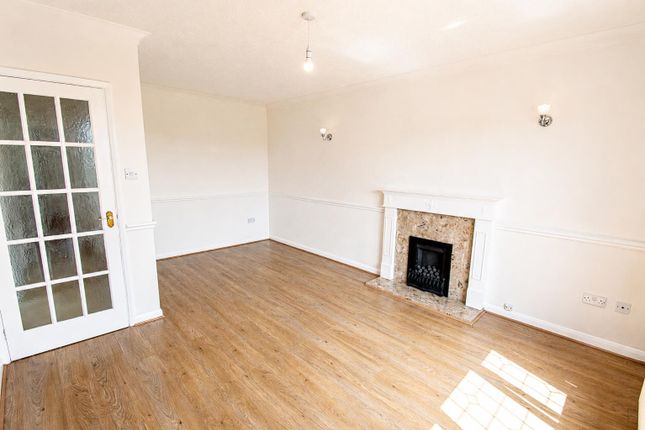 3 Abbots Croft, Pit Lane, Ripley photo 4