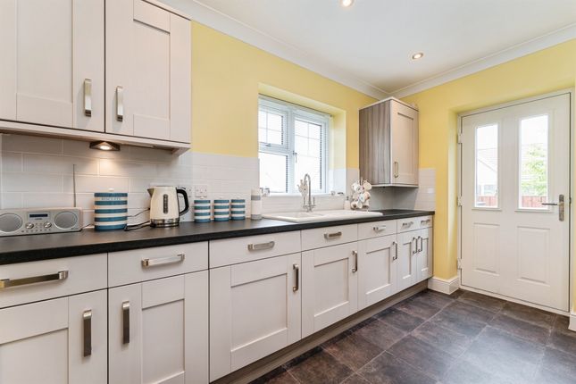 36, Willow Gardens, March photo 4