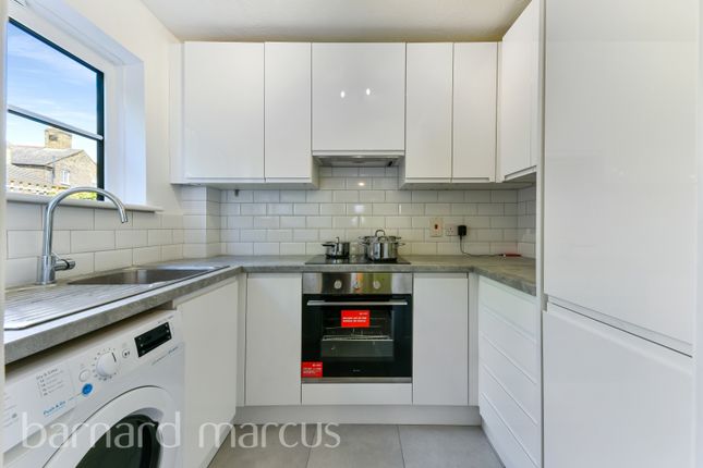 Flat to rent in Rosemary Lane, London