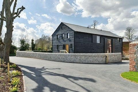 Thumbnail Barn conversion to rent in Park Road, Banstead