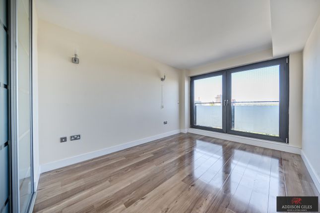 Flat 68, 26, High Street, Berkshire photo 4