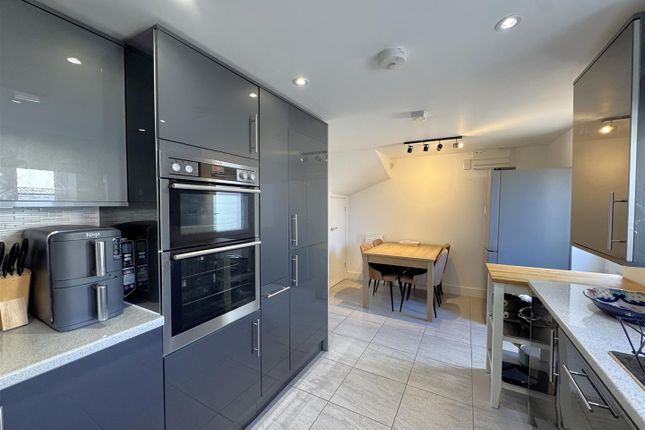 37, Greys Road, Weymouth photo 4