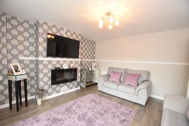 3, Eldrick Crescent, Fauldhouse photo 3