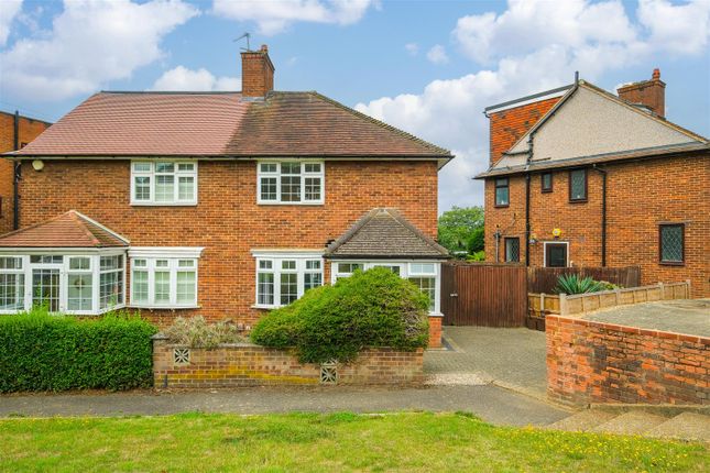 2-bed house on 41, Connington Crescent, Chingford, £2,100/mo