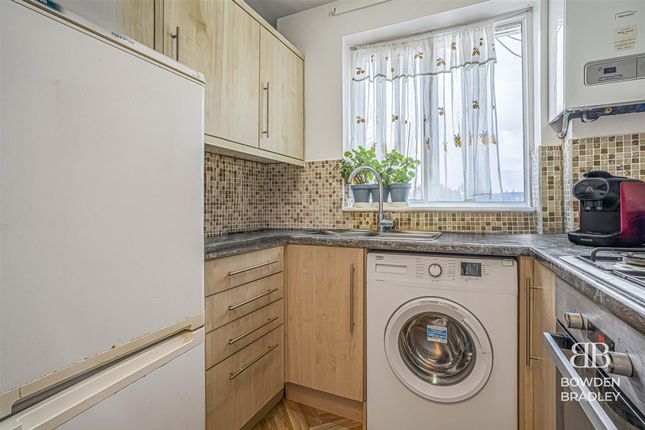 80a Brunswick Gardens, Ilford photo 4