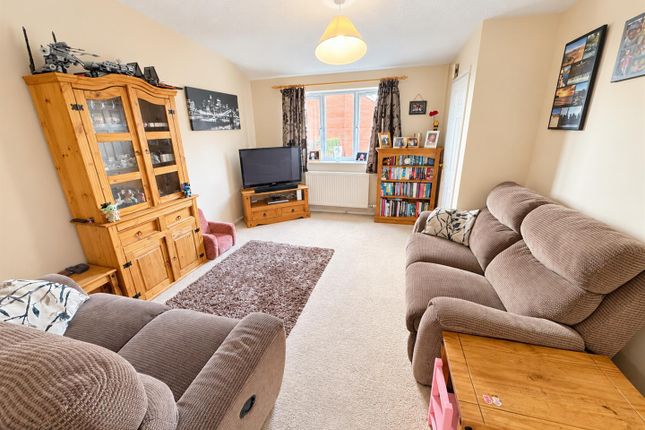 Colchester Close, Westbury-on-Severn photo 4