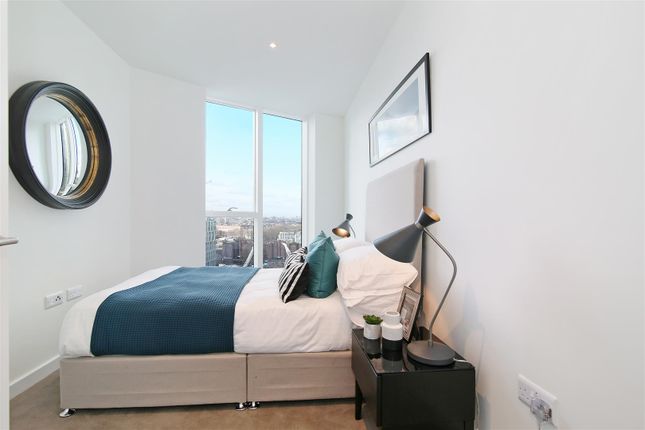 1004, 155 Wandsworth Road, London photo 3