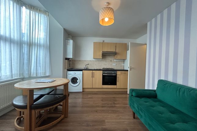 Flat 3, 16, Gold Street, Adamsdown, Cardiff photo 2