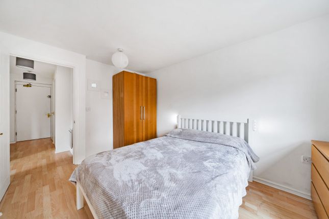 Flat 7 Churchill Lodge, 346, Streatham High Road, London photo 4