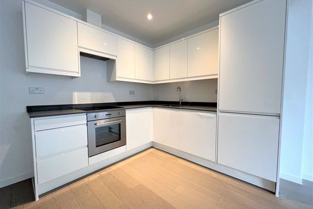 Flat to rent in Hubert Road, Brentwood