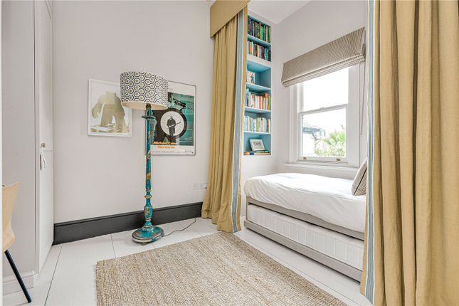 Terraced house to rent in Ferndale Road, Brixton