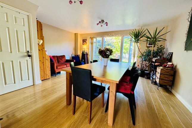 127, Lyvelly Gardens, PETERBOROUGH photo 4