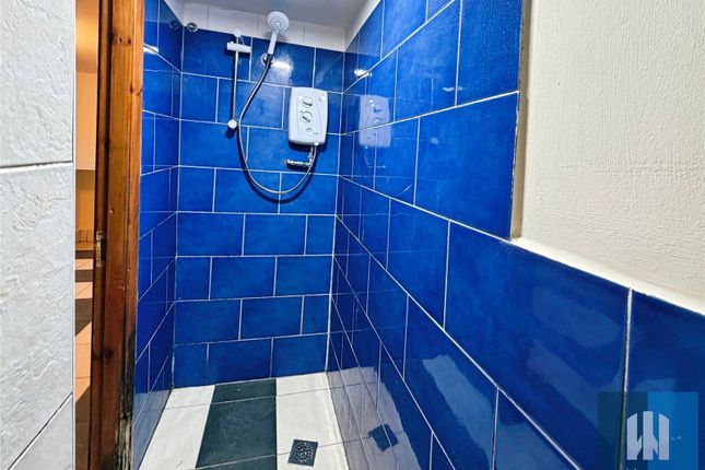 Basement Flat, 43B, Lower Fitzwilliam Street, Huddersfield photo 3