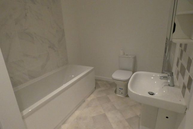 Flat 1 Giles Centre, Alvescot Road, Carterton photo 4
