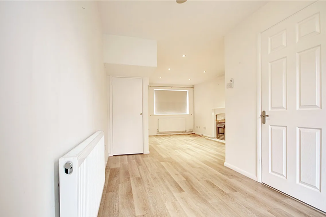 79, Mahon Close, Enfield photo 2