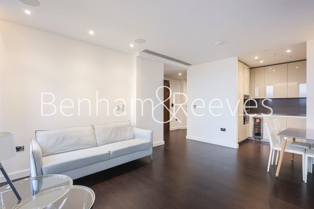 Flat to rent in Charles Clowes Walk, London