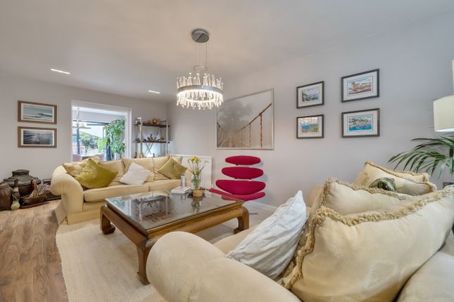 2, Pennington Close, Winchester photo 4