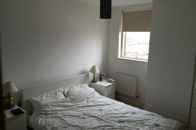 67, Leeds photo 3