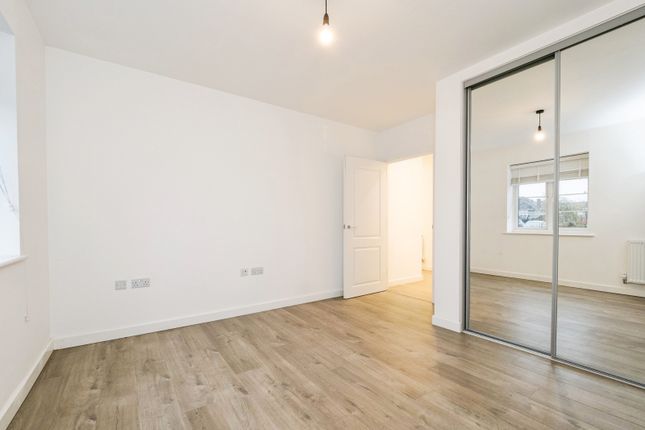 Whittle Drive, Hornchurch photo 4