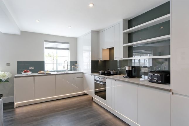 Flat for sale in Westbourne Crescent, Bayswater