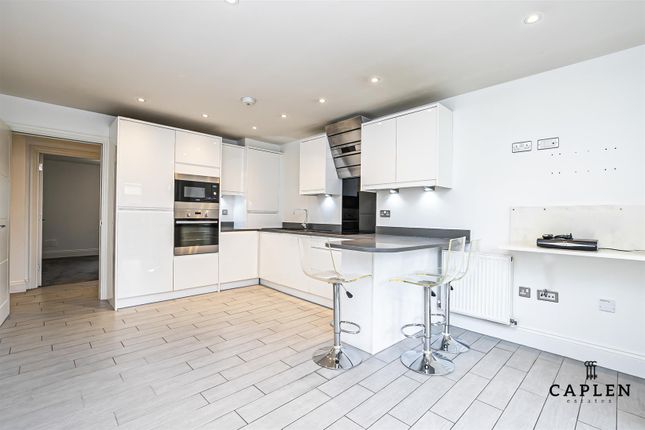 Flat to rent in Stag Lane, Buckhurst Hill