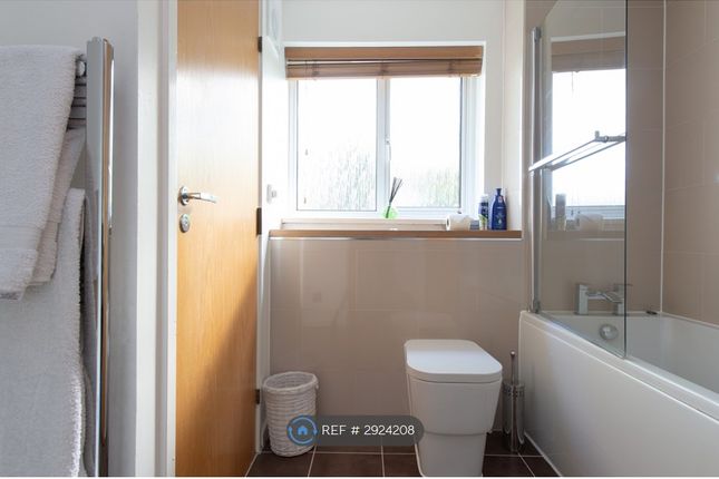Flat, Bradwell Court Bradwell Green, Hutton, Brentwood photo 5