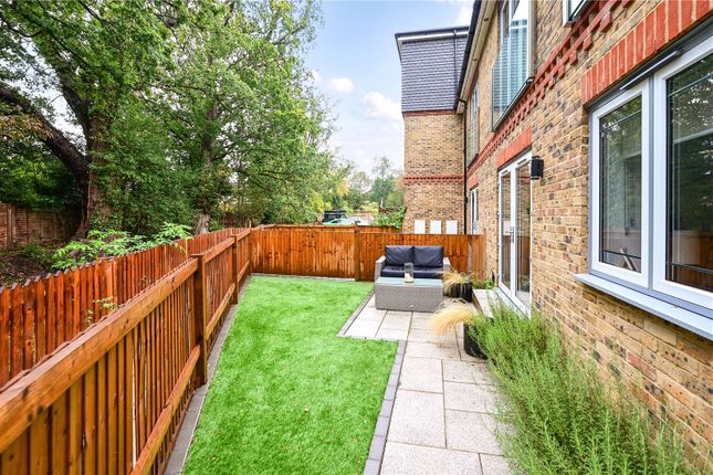 20 Fairway Heights,, Minley Road, Hampshire photo 4