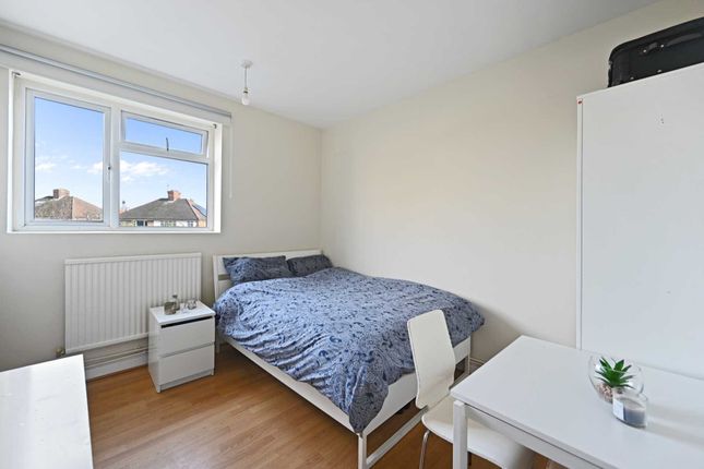 Flat to rent in Sir Alexander Road, Acton