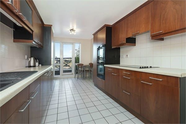 Apartment 27, Windsor Court, London photo 3