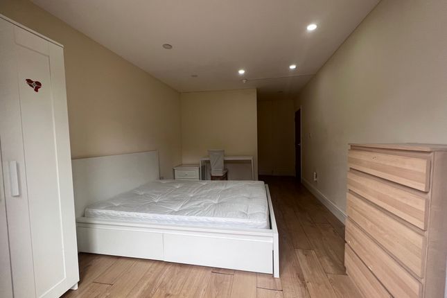 Thumbnail Shared accommodation to rent in Castleton Road, Goodmayes, Ilford