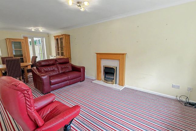 48, Raddlebarn Farm Drive, Birmingham photo 4