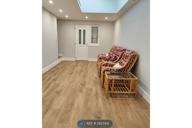 Anmer Close, Tadworth photo 2