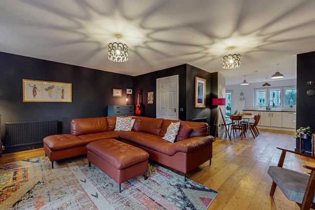 23, Kelvindale Court, Glasgow photo 3