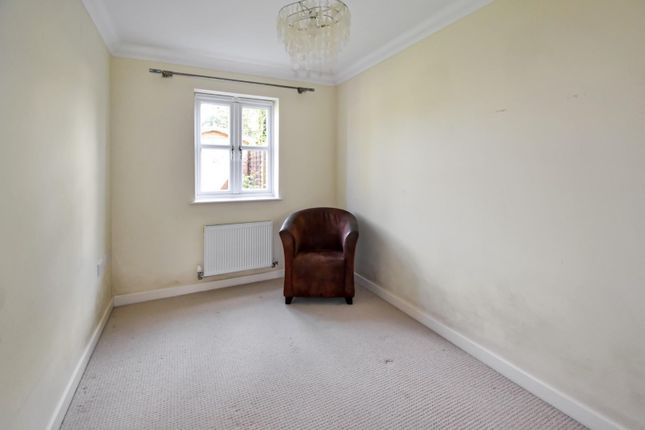 Flat for sale in Orchard Court, Ashford