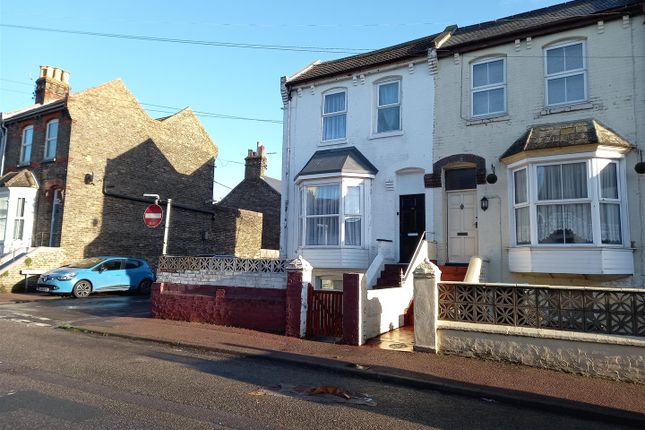 Thumbnail Flat to rent in Clifton Gardens, Margate