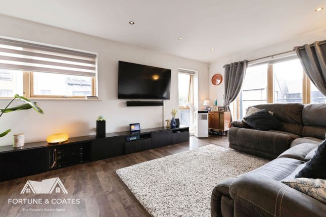 26, Goldcrest Way, Harlow photo 4