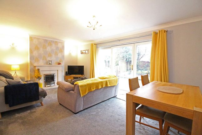 3, Ambergate Drive, Kingswinford photo 2