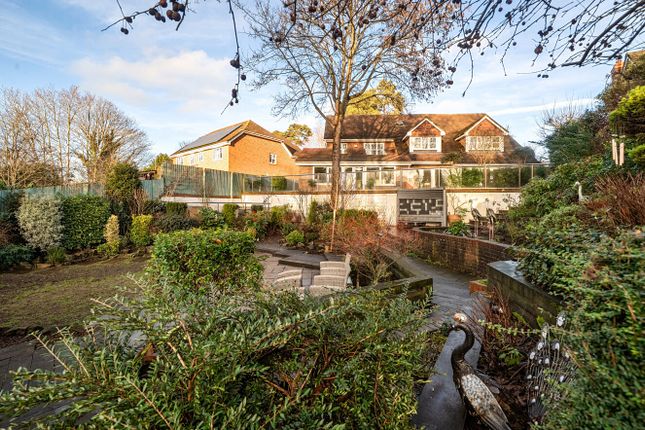 14, Eliot Close, Surrey photo 3