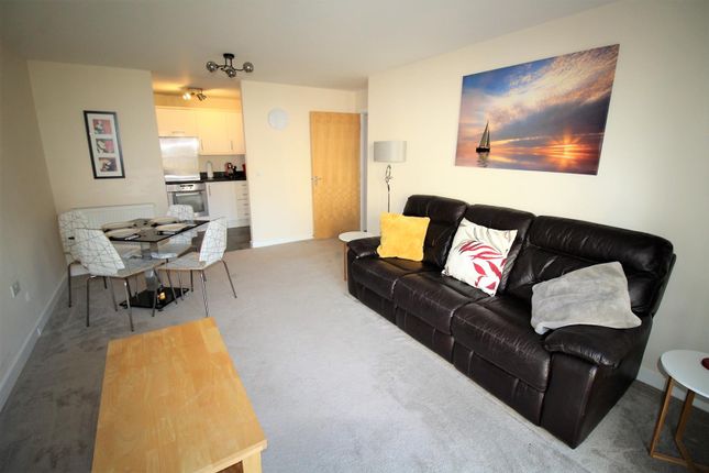 Flat to rent in St. James's Street, Portsmouth
