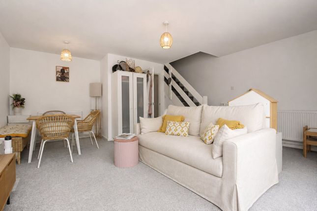 17, Garth Close, Bordon photo 4