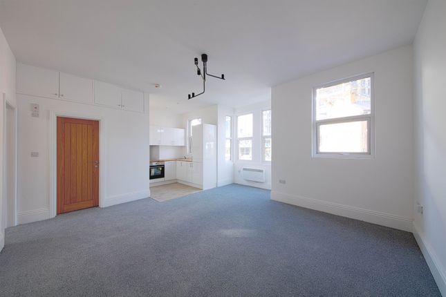 Flat 2, 83A, Queen Street, Maidenhead photo 3